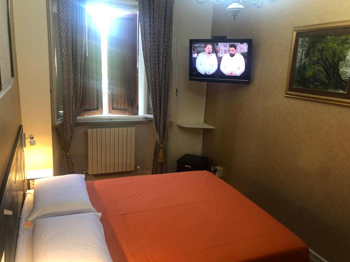 Bed and Breakfast La Finestra Sul Fiume Фоссомброне Экстерьер фото