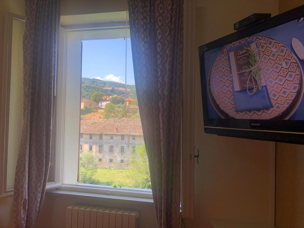 Bed and Breakfast La Finestra Sul Fiume Фоссомброне Экстерьер фото