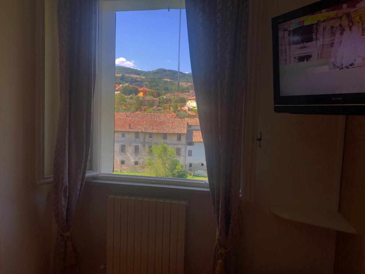 Bed and Breakfast La Finestra Sul Fiume Фоссомброне Экстерьер фото