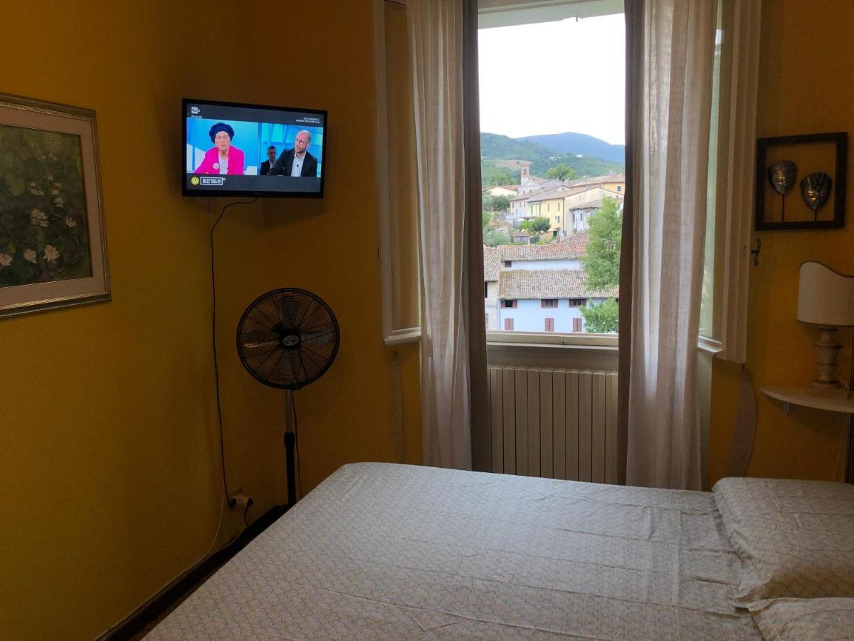 Bed and Breakfast La Finestra Sul Fiume Фоссомброне Экстерьер фото