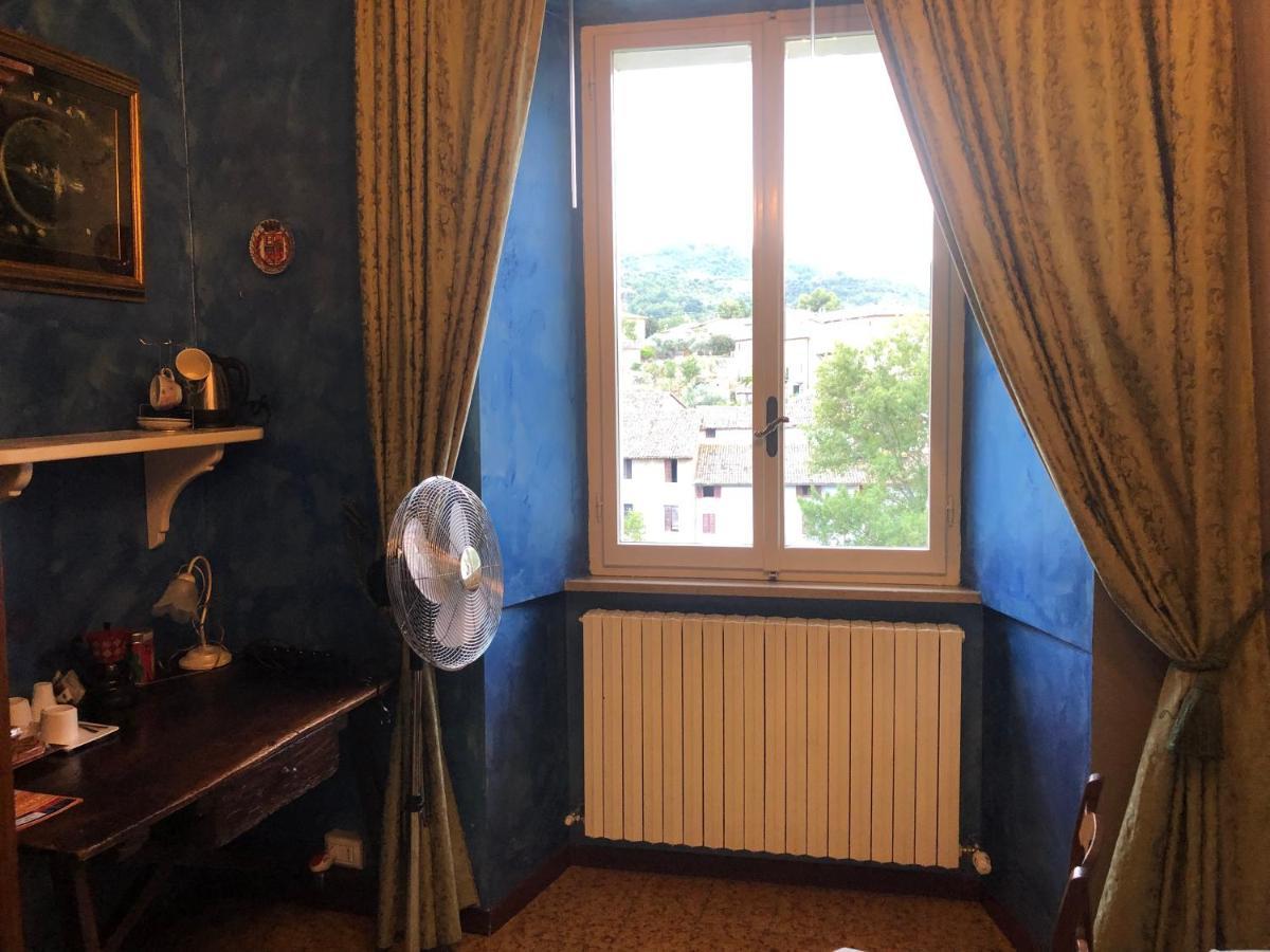 Bed and Breakfast La Finestra Sul Fiume Фоссомброне Экстерьер фото