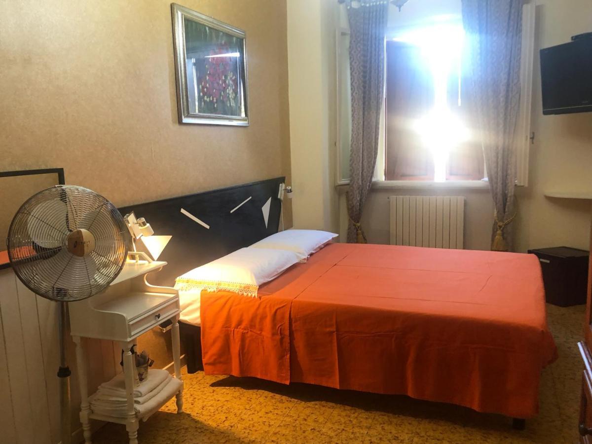 Bed and Breakfast La Finestra Sul Fiume Фоссомброне Экстерьер фото