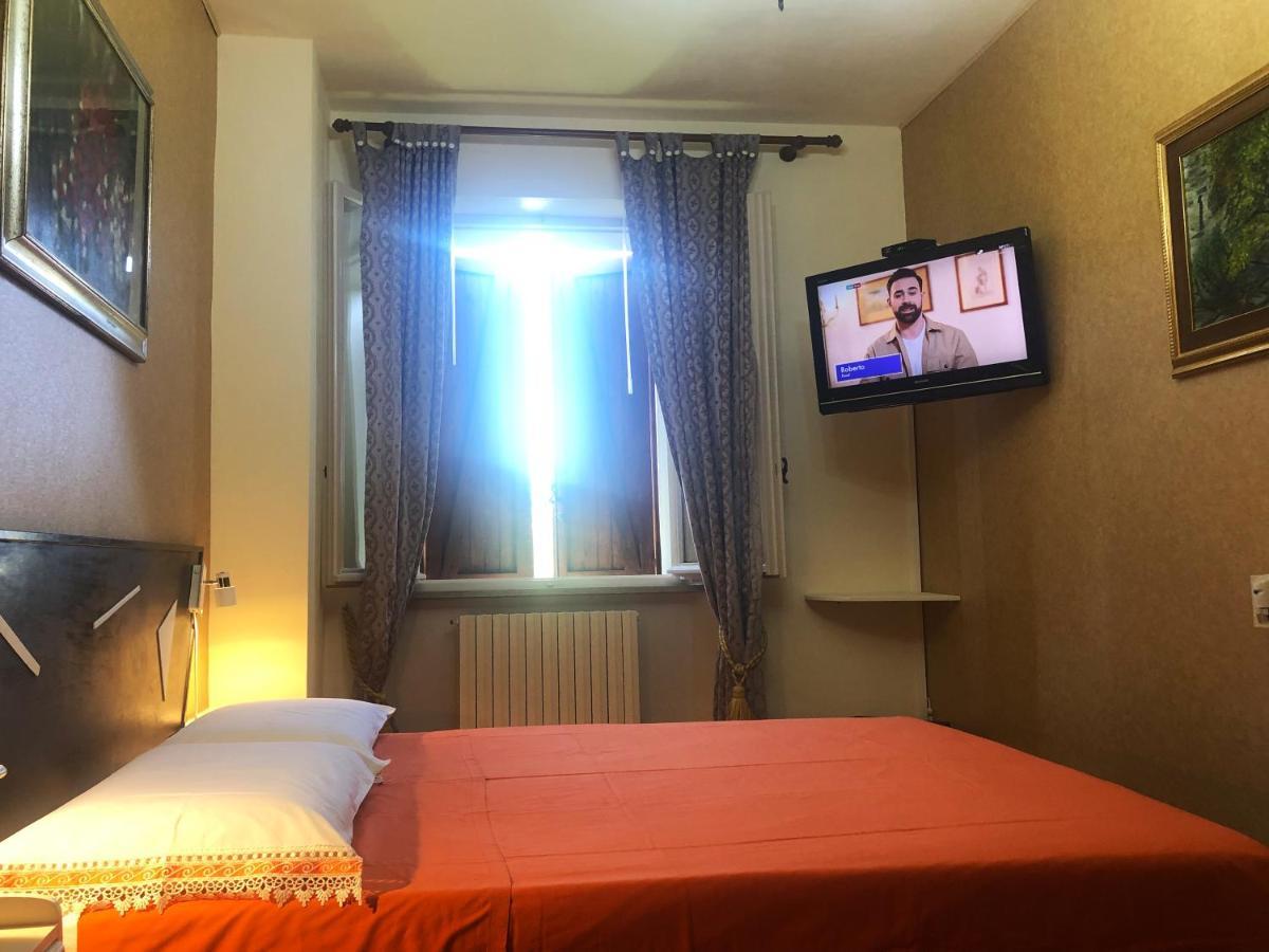 Bed and Breakfast La Finestra Sul Fiume Фоссомброне Экстерьер фото