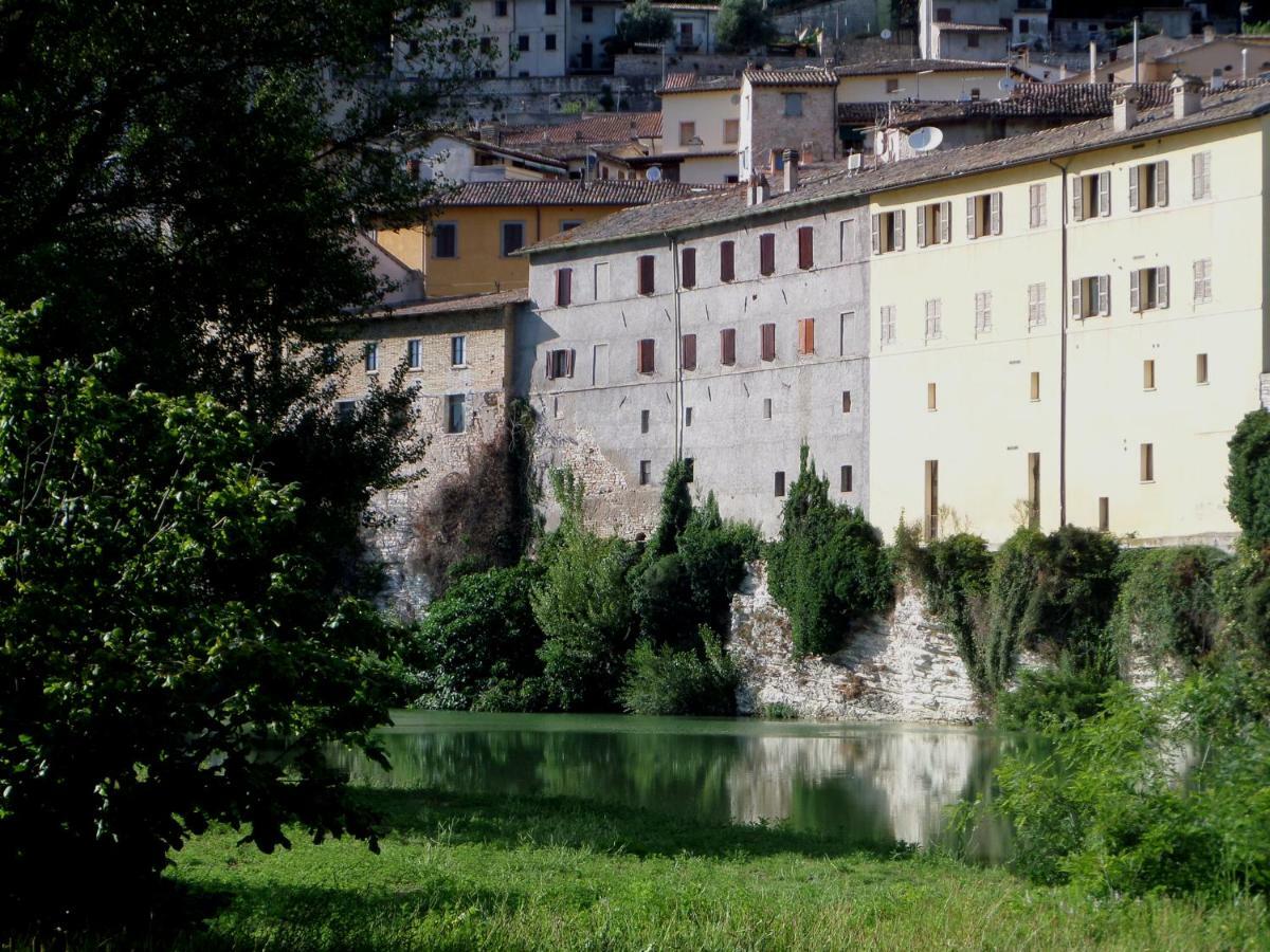 Bed and Breakfast La Finestra Sul Fiume Фоссомброне Экстерьер фото
