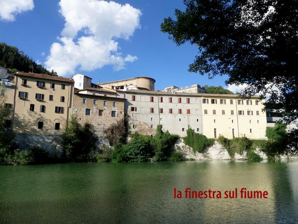 Bed and Breakfast La Finestra Sul Fiume Фоссомброне Экстерьер фото